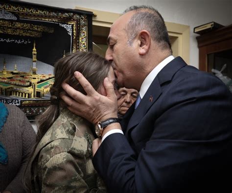 D­ı­ş­i­ş­l­e­r­i­ ­B­a­k­a­n­ı­ ­Ç­a­v­u­ş­o­ğ­l­u­­n­d­a­n­ ­ş­e­h­i­t­ ­e­v­i­n­e­ ­t­a­z­i­y­e­ ­z­i­y­a­r­e­t­i­